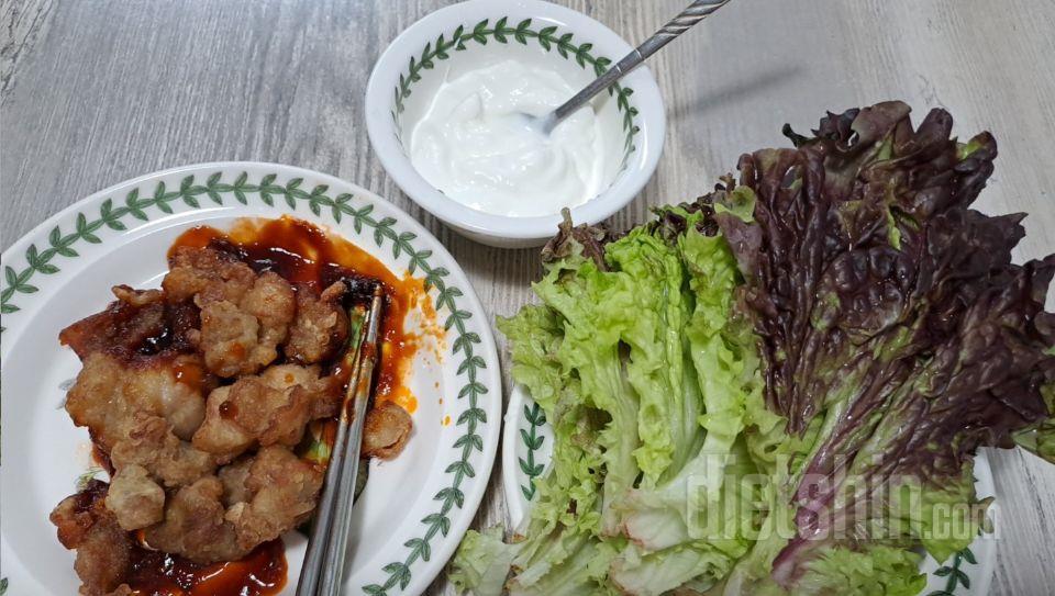 아침마다 전자레인지에 닭강정을 하나