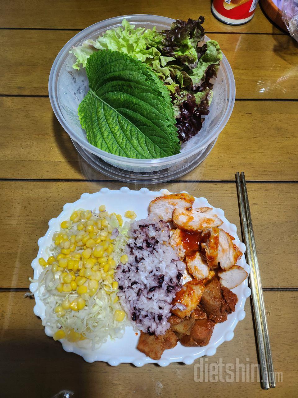 촉촉하고 맛있어요 양념치킨은 생각보다