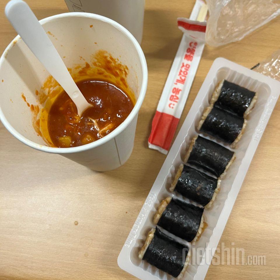 아침에는 닭가슴살 소세지나 곤약김밥