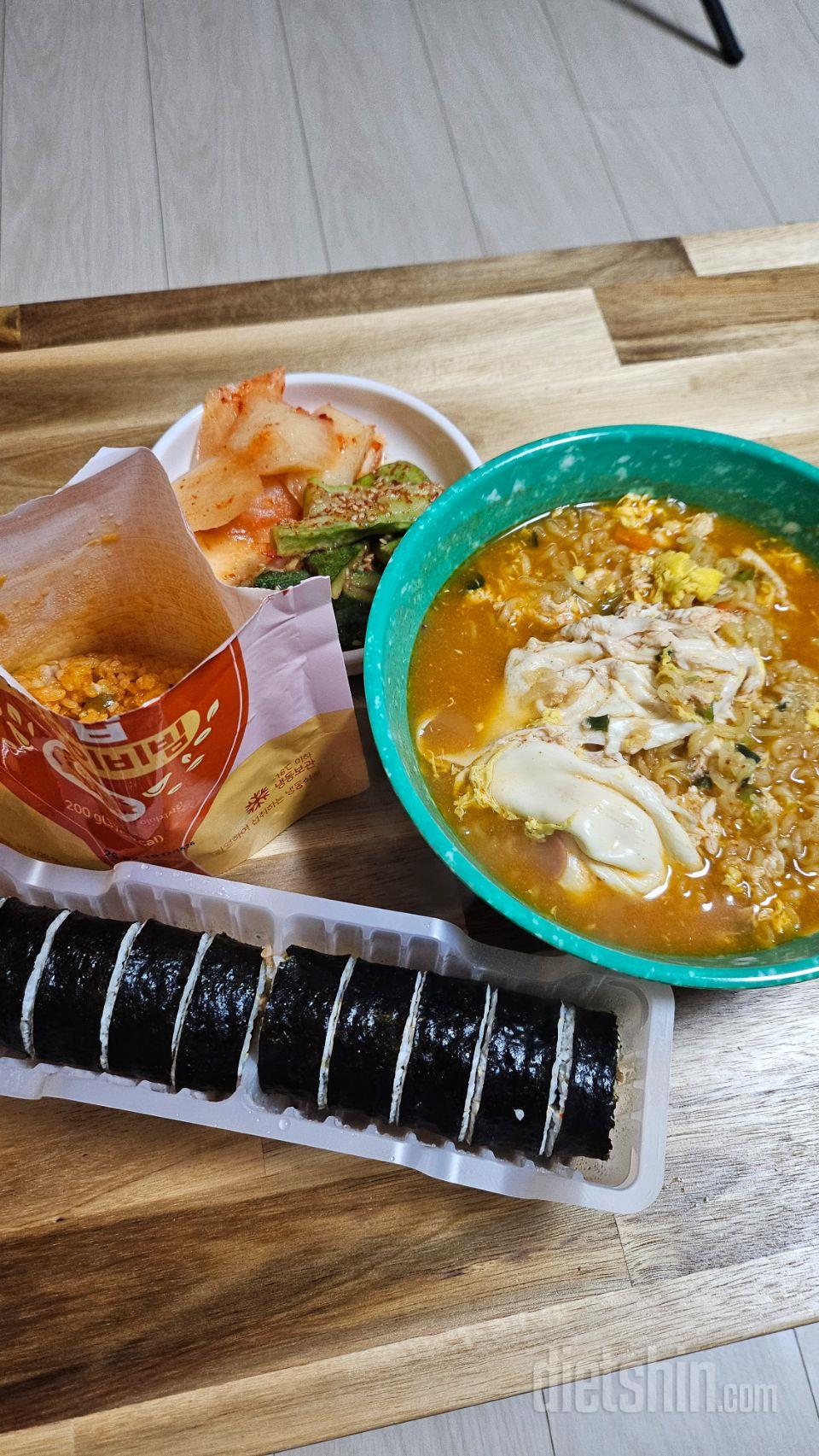 김밥은 처음 시켜보는데 진짜 일반 김