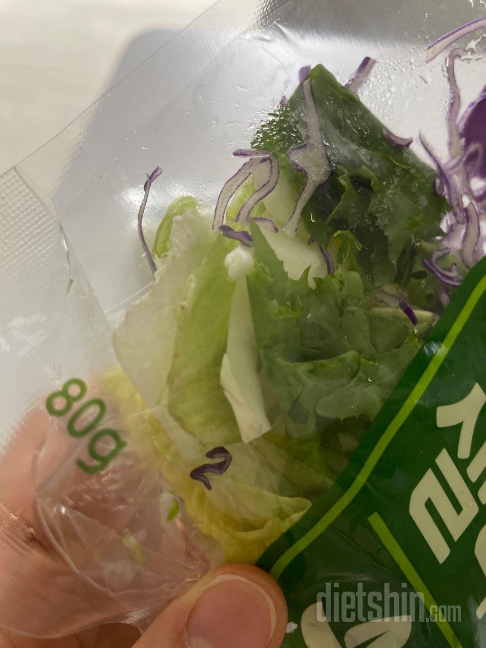 받자마자 올리는 사진입니다. 뜯어보지