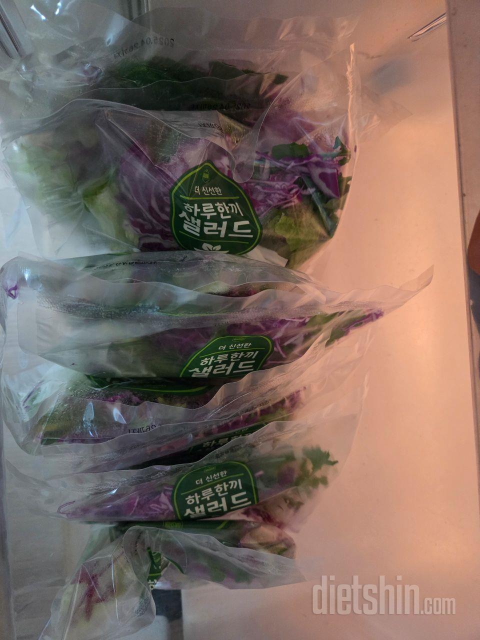셀러드양이 1인분으로 적당하고 맛있어