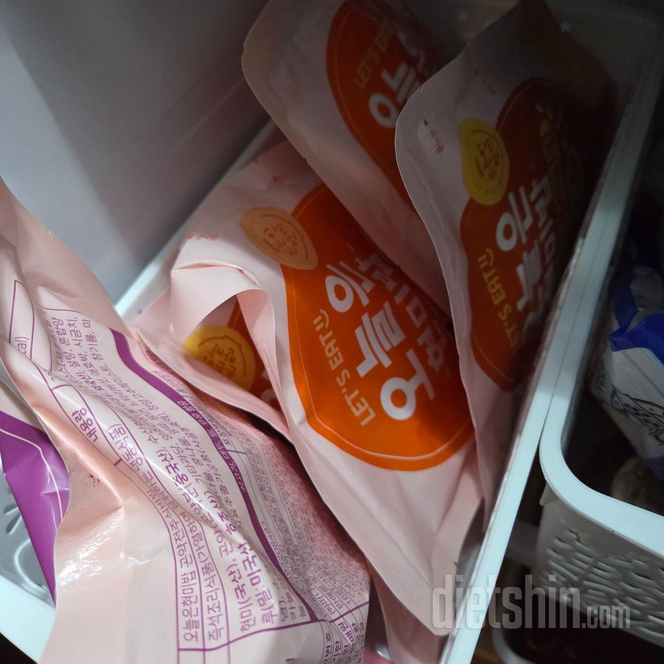 세트로 시키니까 여러맛 먹을수있어 좋