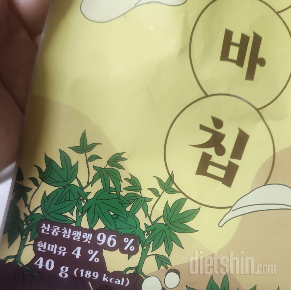 담백한 맛인데 짭조름한 맛도 합쳐져
