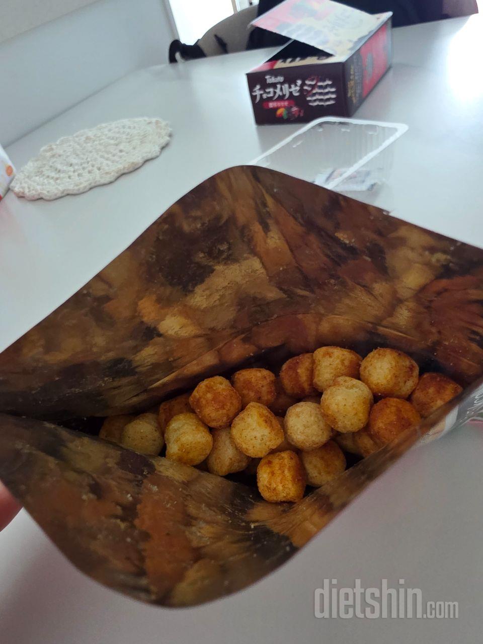 치토스맛이 나는데 칼로리는 절반이네요