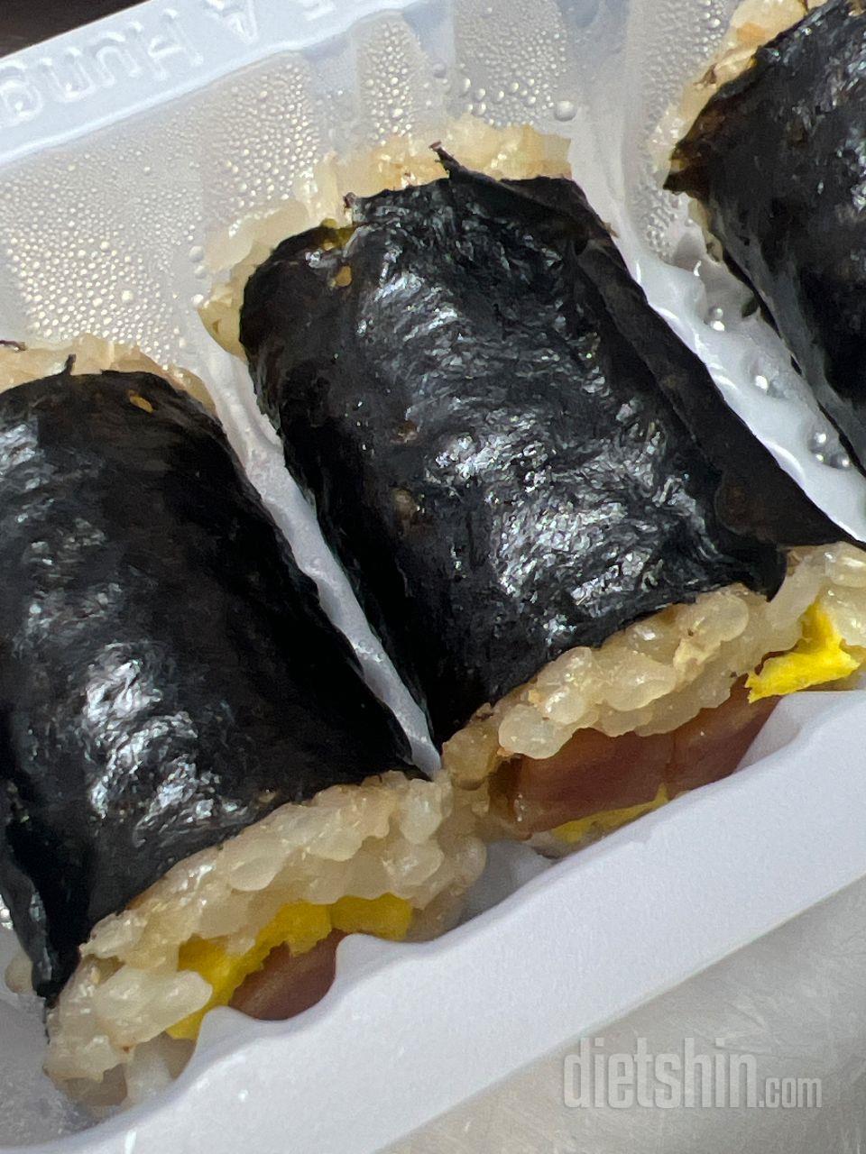 아니 이 김밥 처음 먹는데 너무 마싯