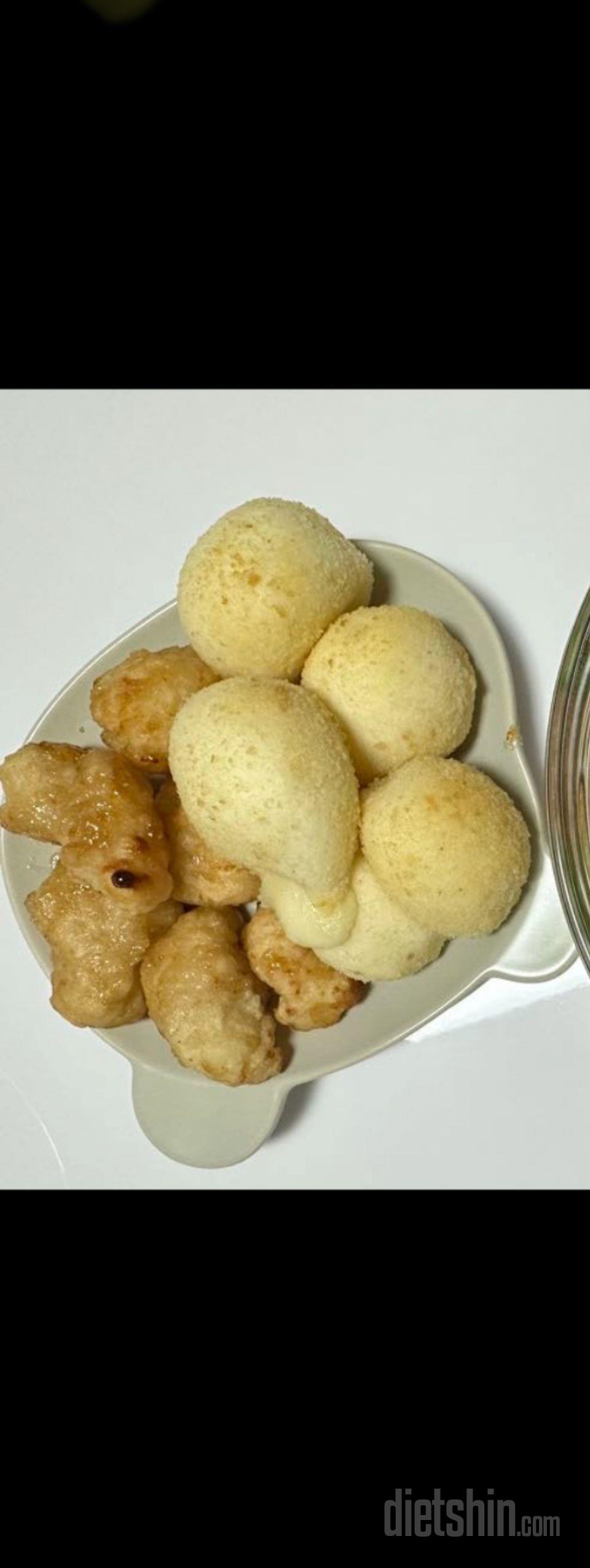 🧀치즈볼 맛있어요
단맛보다 짠맛이