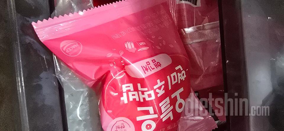오늘와서 바로먹었는데 꽤 맛이있어요