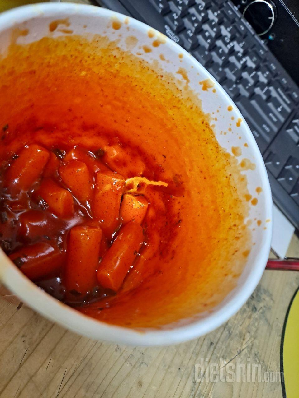 떡볶이가 맛있어요! 4분만 돌렸는데