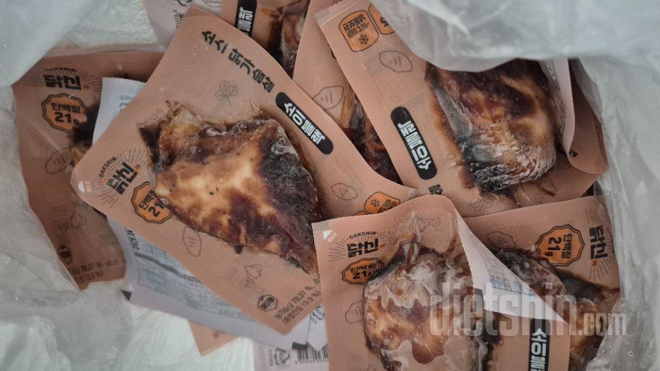 촉촉하고 닭비린내 없고 소스도 맛있어