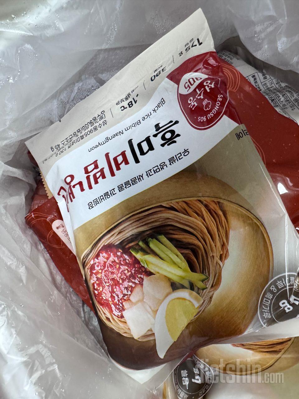 여름에 냉면은 칼로리때문에 부담되어