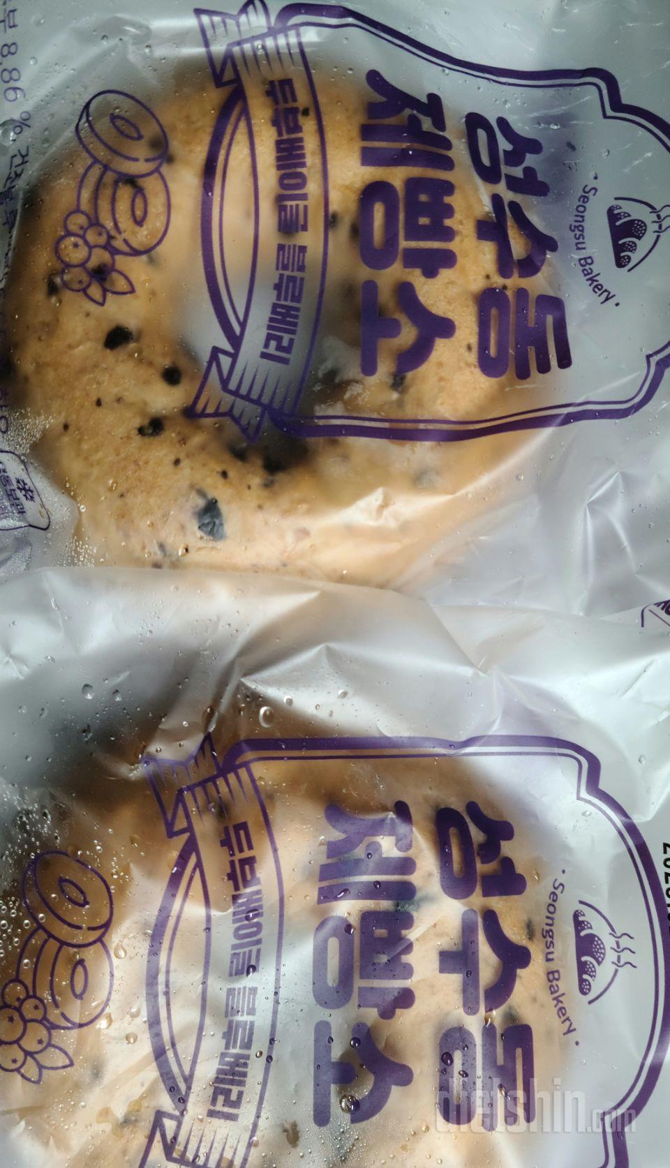자주 구매해요. 두부베이글 중에 블루