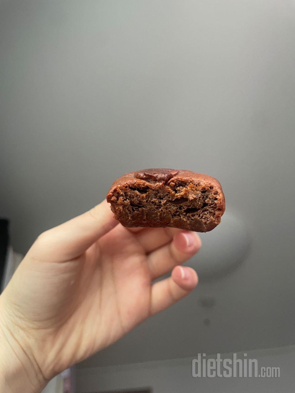 휘낭시에보단 그냥 빵인거 같아요 맛있