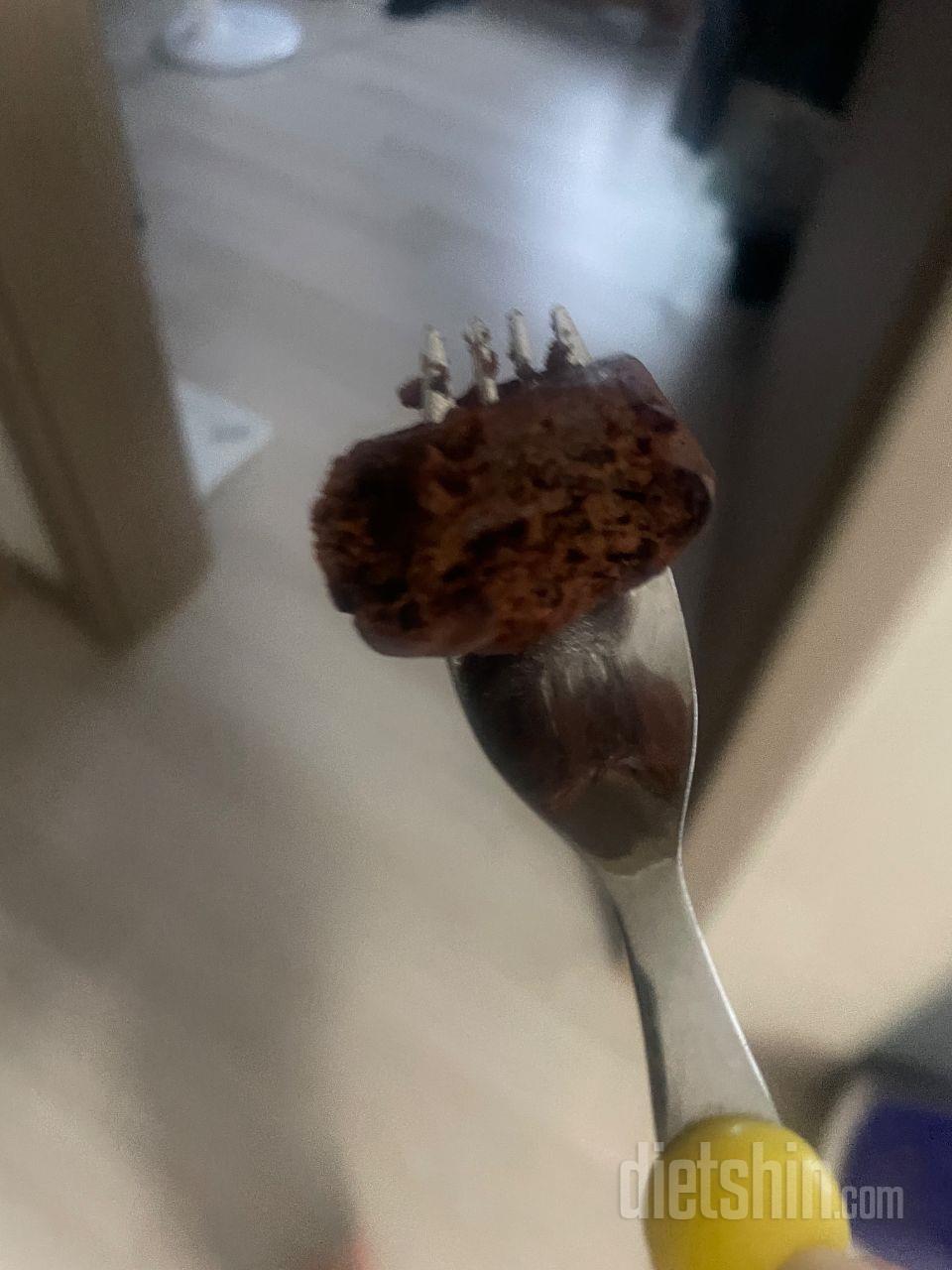 휘낭시에보단 그냥 빵인거 같아요 맛있