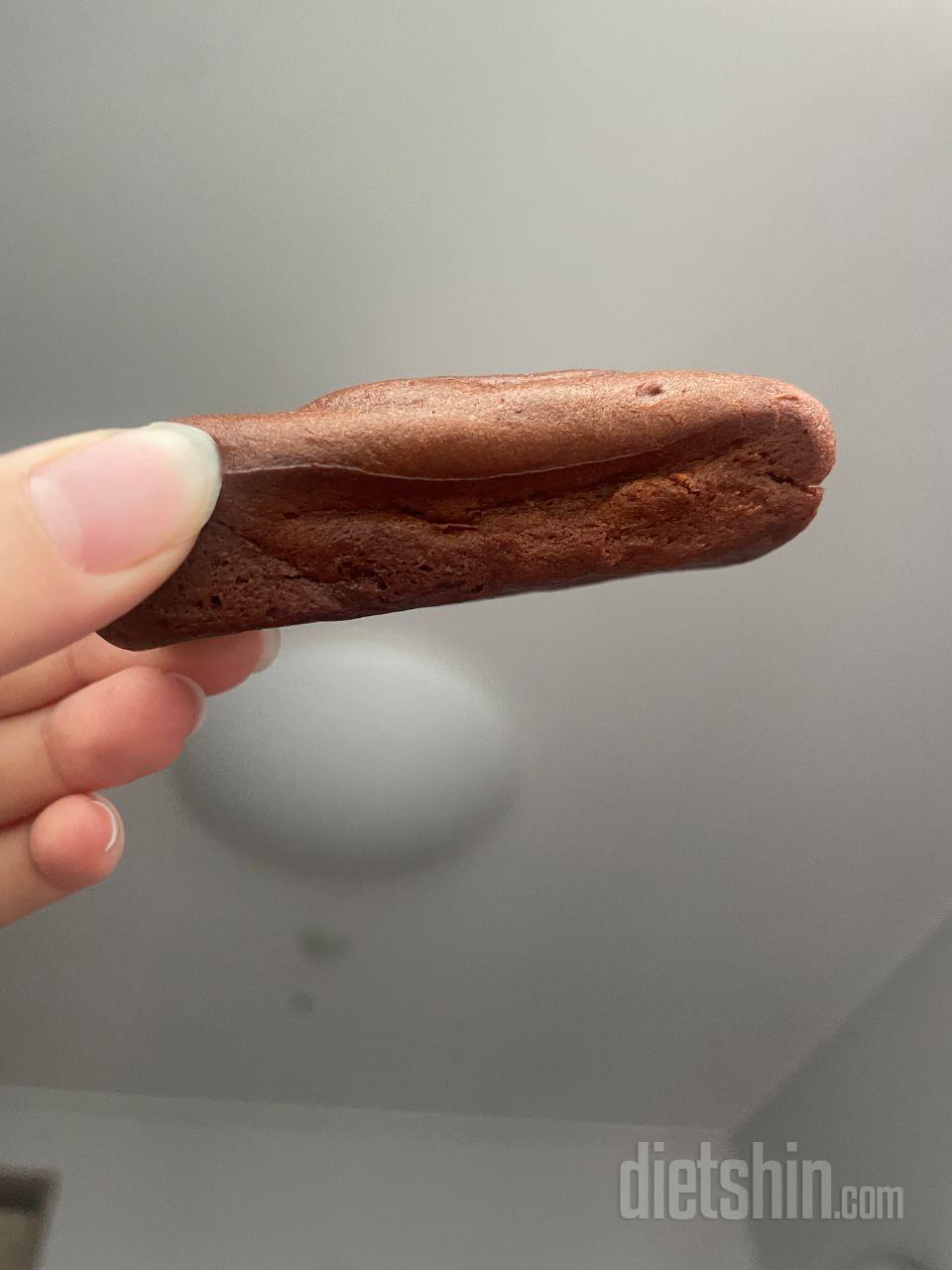휘낭시에보단 그냥 빵인거 같아요 맛있