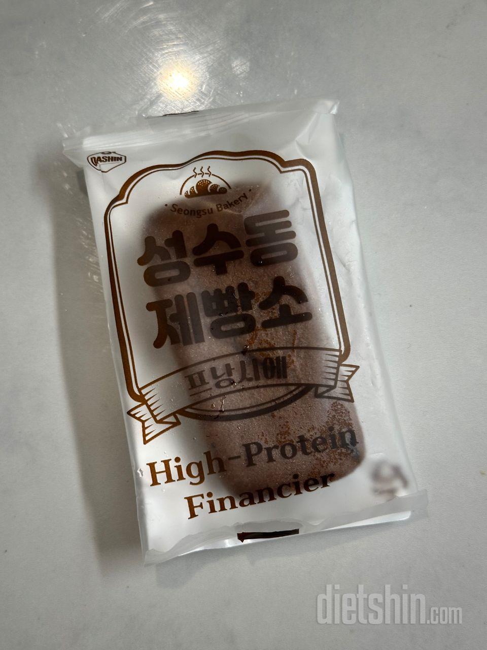 글루텐 프리인데도 촉촉하고 부드러워서