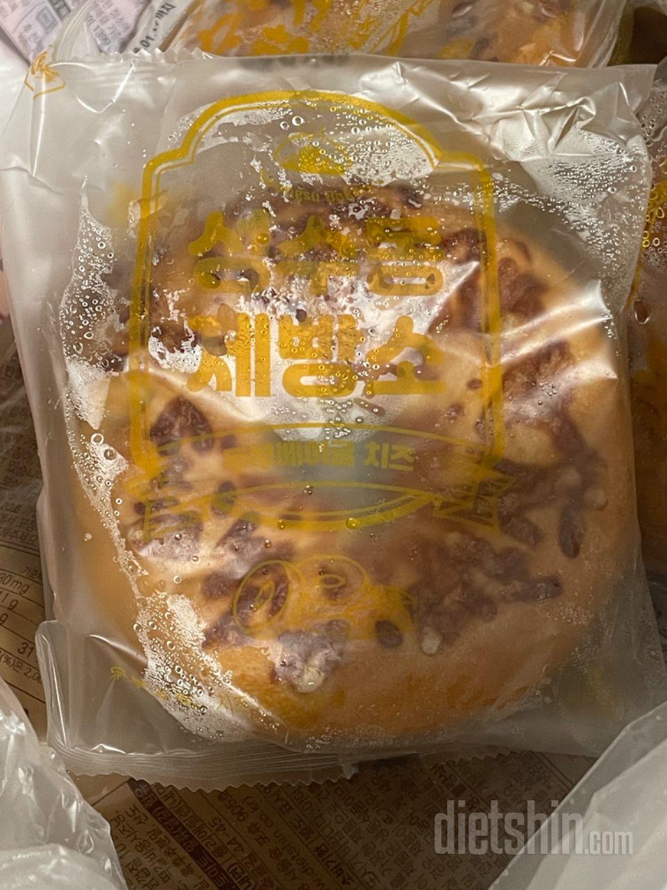 전자레인지 살짝 돌렸는데 부드럽고 맛