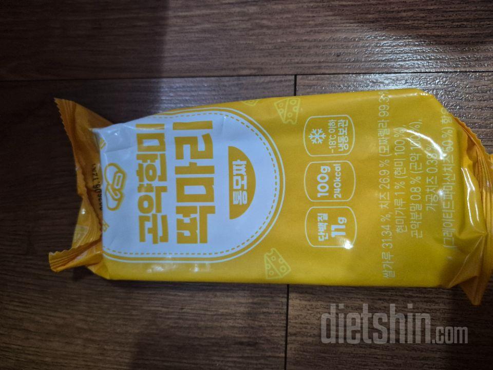 냉동상태로 배송 잘 왔어요.콘치즈 먹