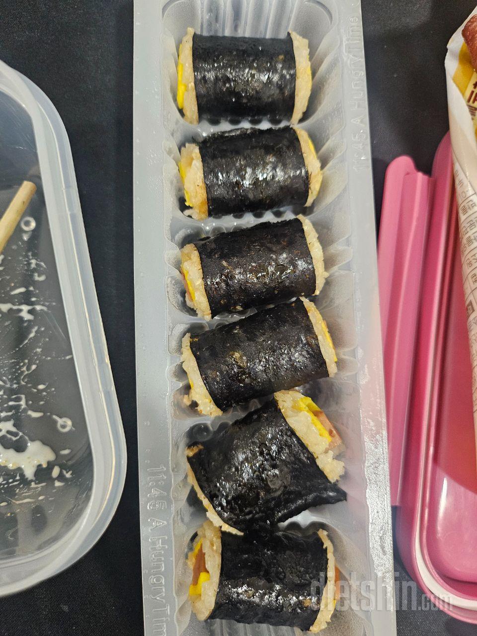 가격은 정말 만족이에요!
근데 식품들