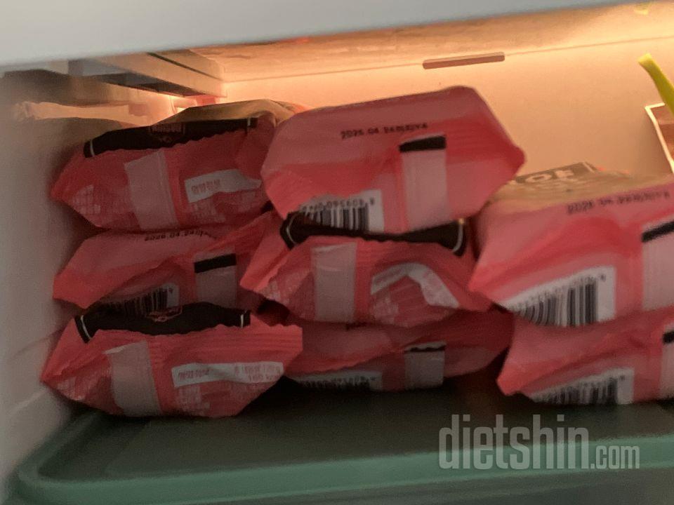 곤약꼬마김밥은 늘 냉동고에 쌓아두고