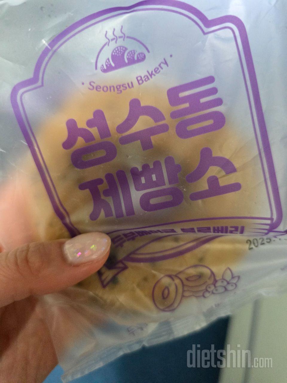 반만 먹으려했는디.. 맛있어서 다 먹