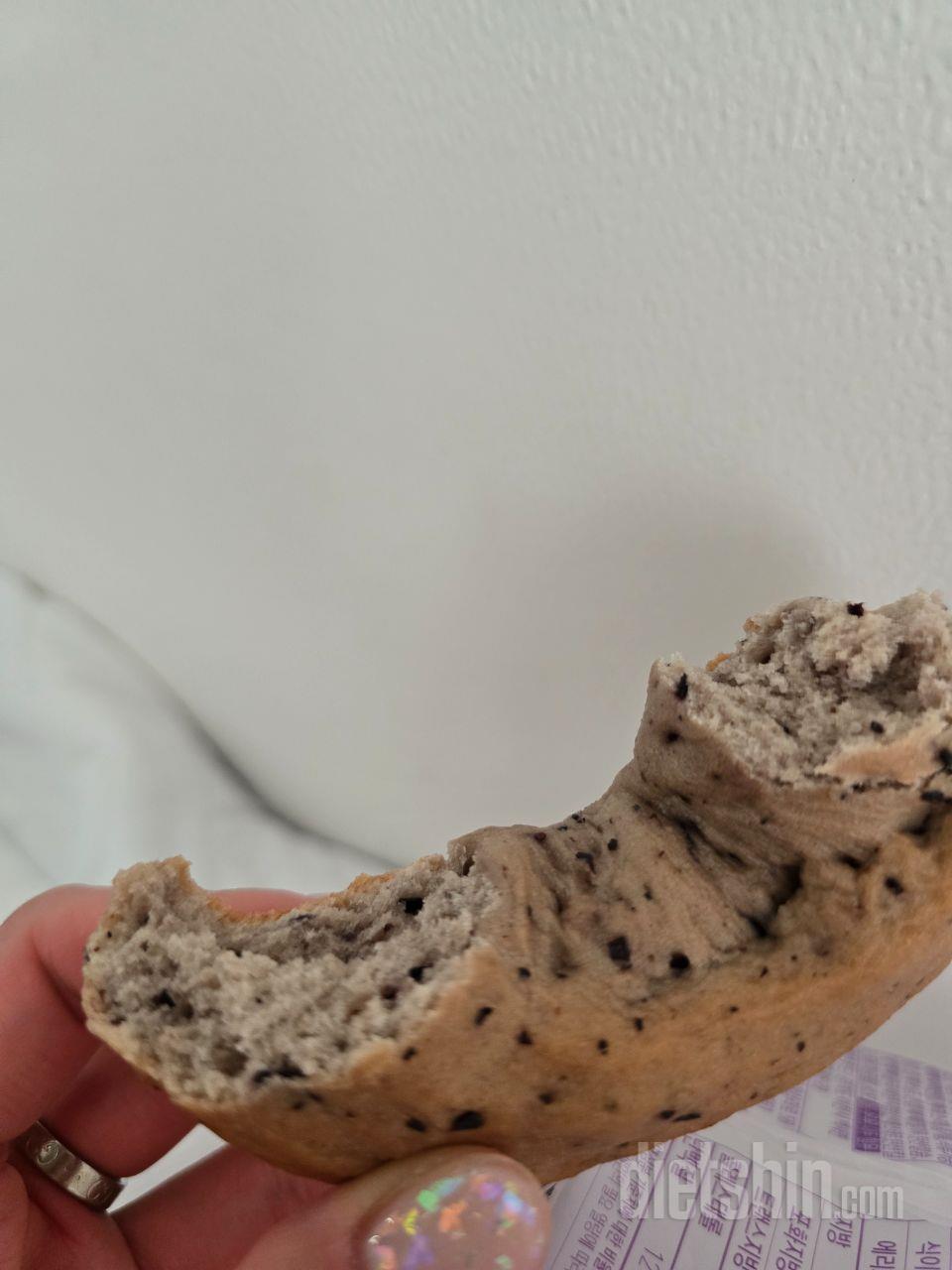 반만 먹으려했는디.. 맛있어서 다 먹