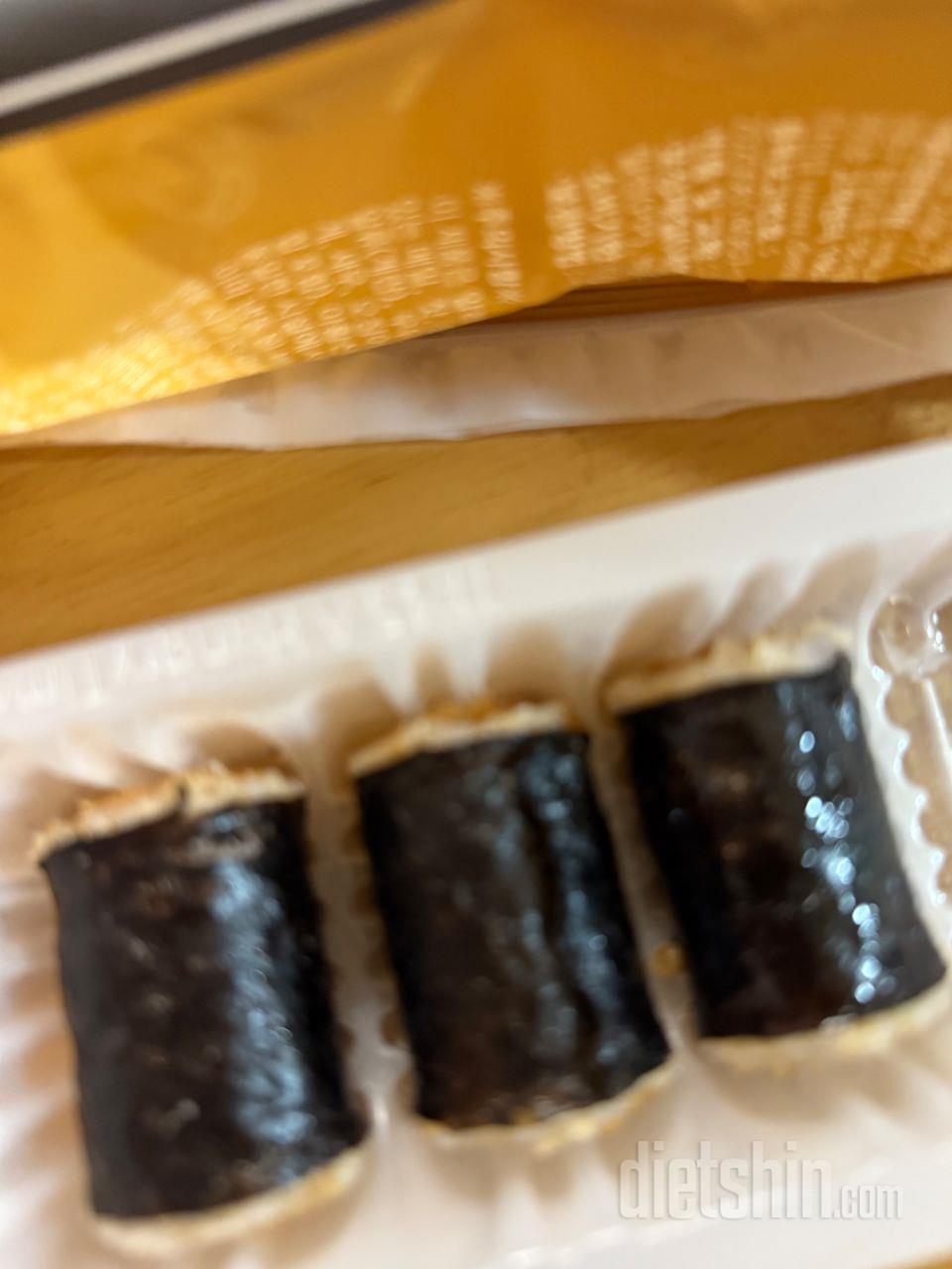 주먹밥 질려서 시켜봤는데 맛있네요 ㅎ