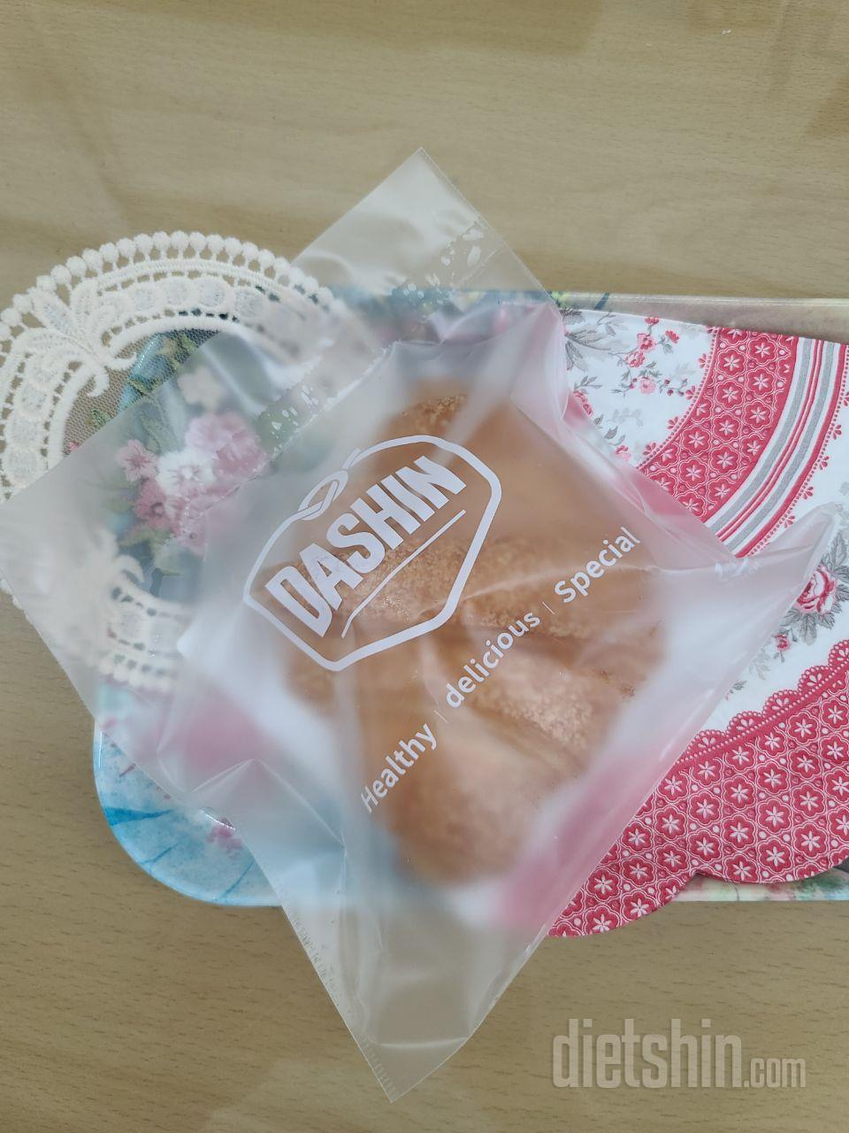 담백하고
고소한 버터맛도 나고
크로와