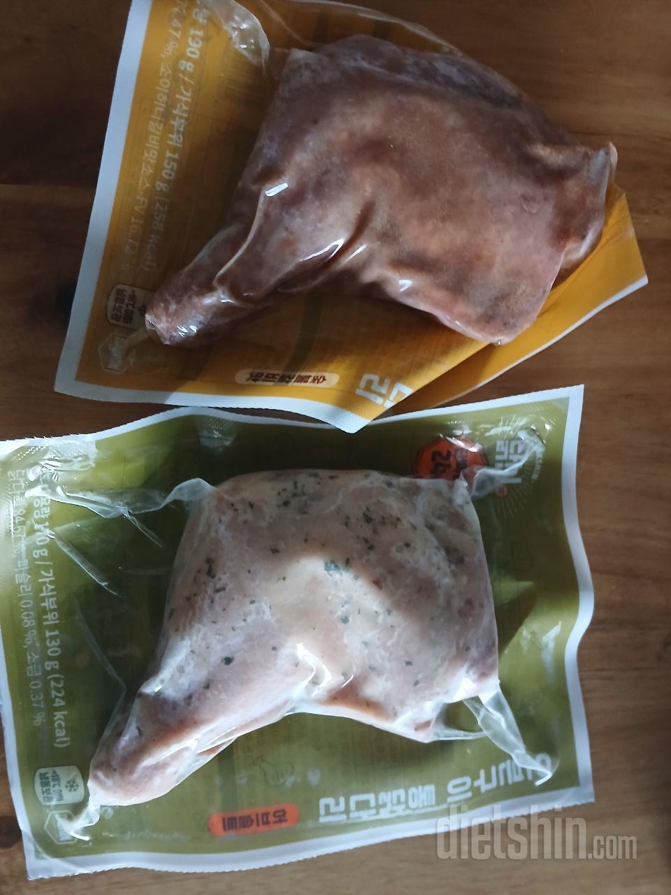 생각보다 크기가 크진 않구요~ 맛은