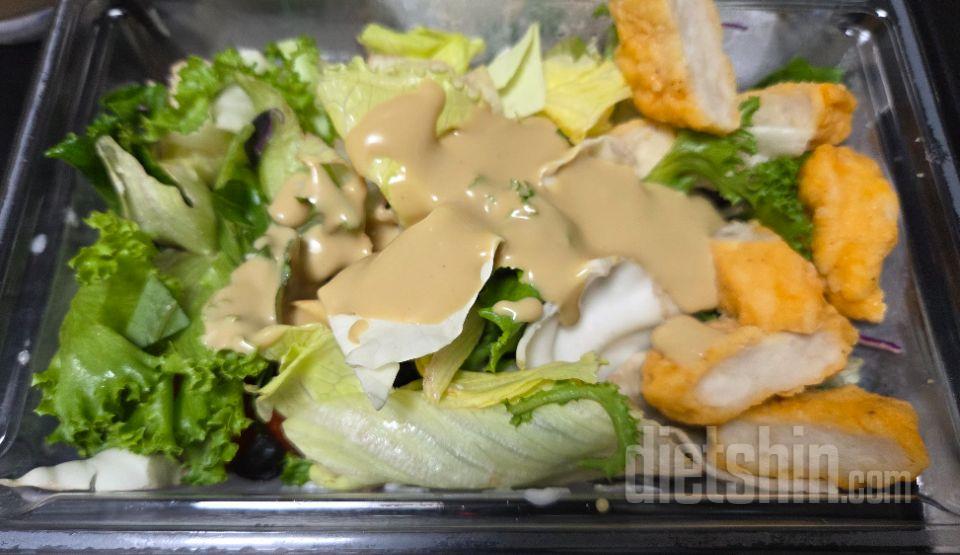 샐러드도 맛있고 종류도 다양하고 문제