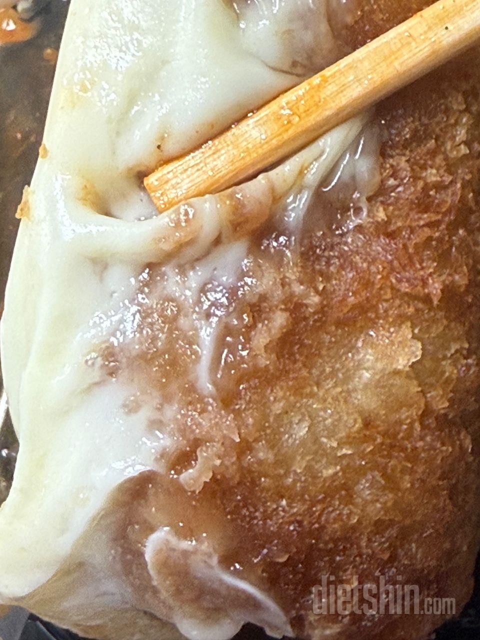너무 놀라서 먹다가 찍텄어요 치즈가