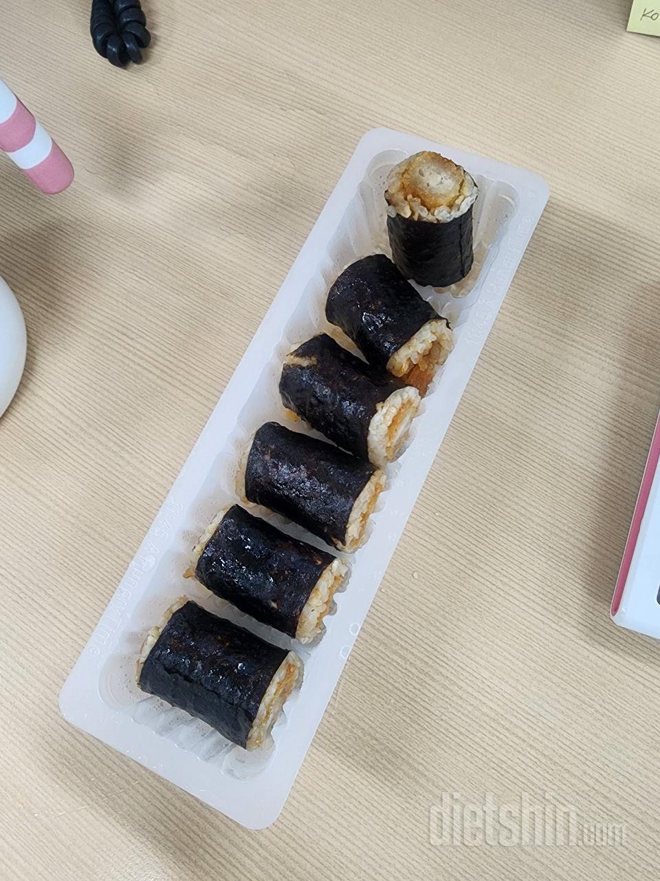 꼬마김밥이라 양은 적어요! 맛은 생각