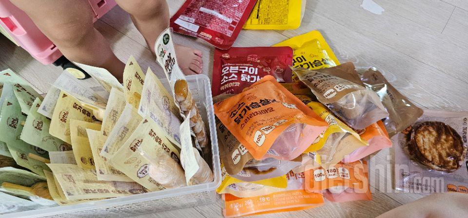 주말에 보내주셨나봐요!
얼음팩도 안녹