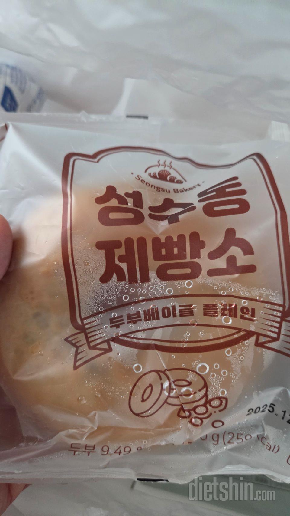 반 갈라서 에어프라이어에 구웠더니 꿀