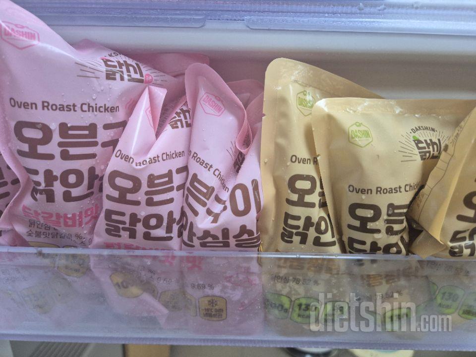 주먹밥 김밥 닭살ㅎ 사서
사무실에 쟁