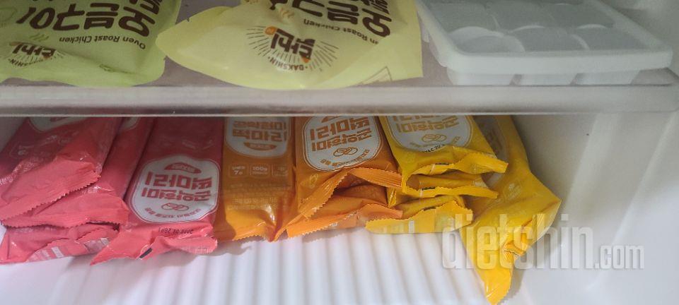냉장고가 맛있는 음식으로 가득차 너무