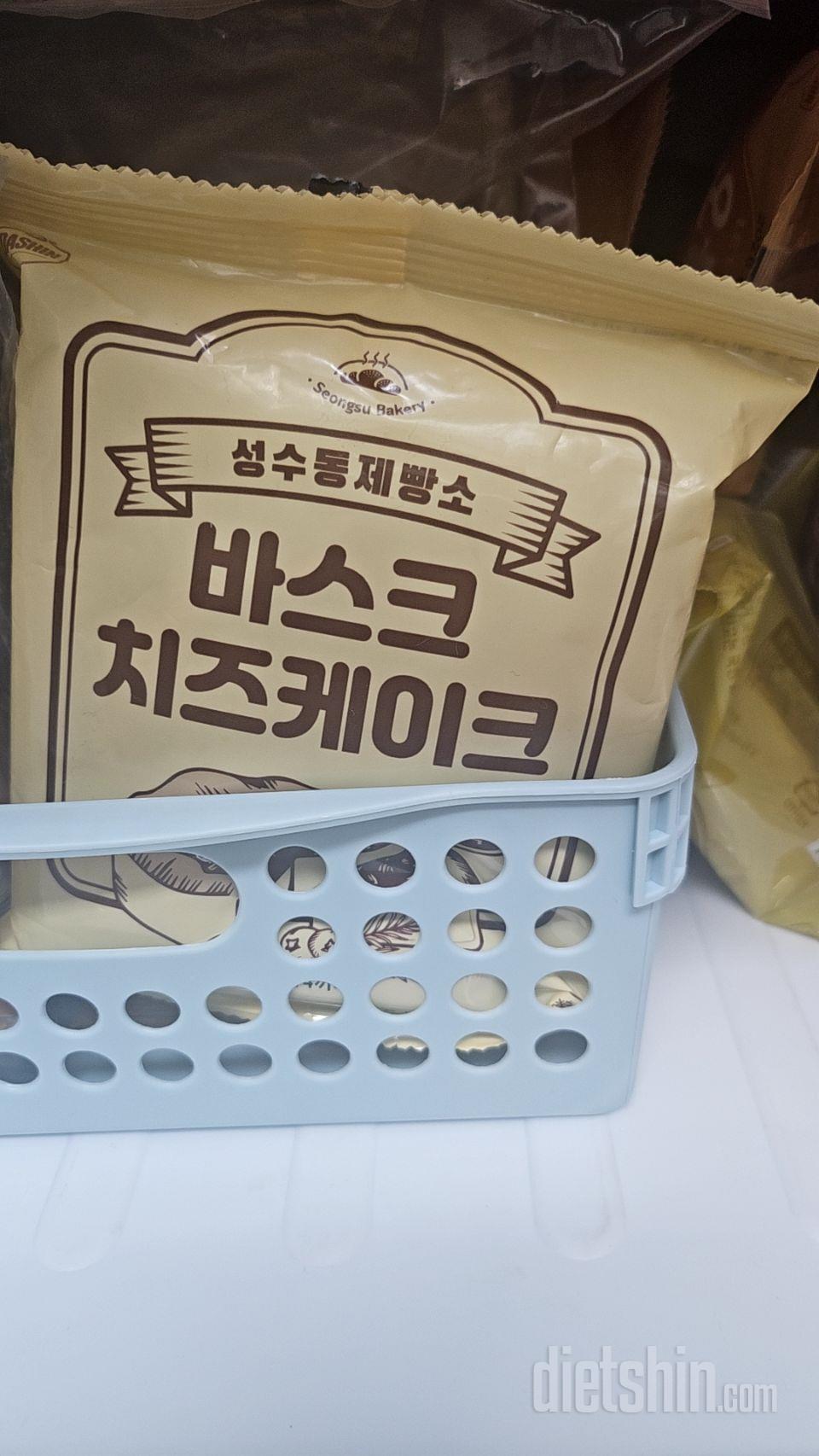 치즈케이크 맛있어서 재구매했어요.