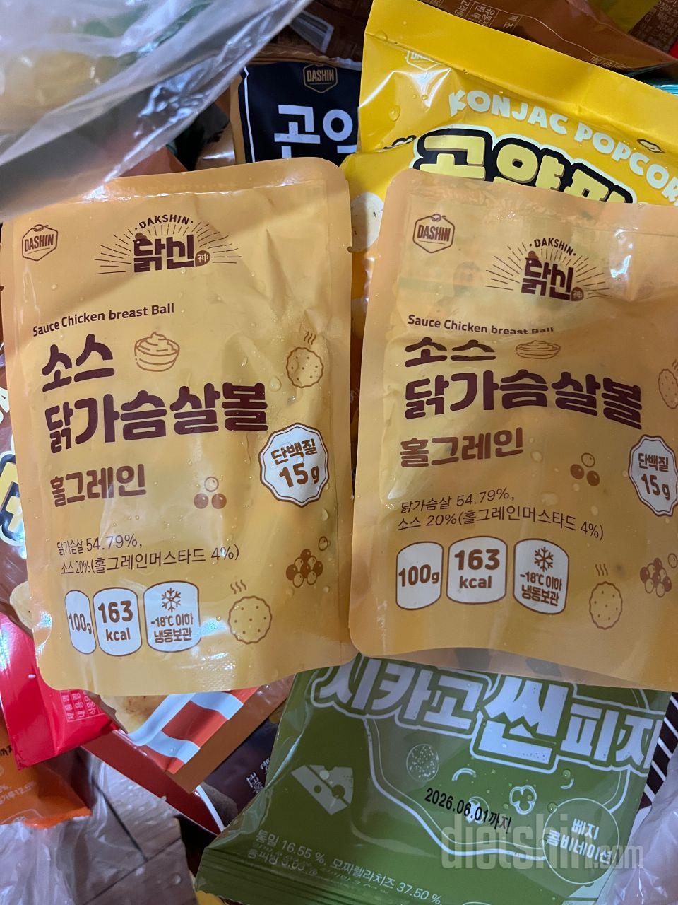 제 최애 닭가슴살이에요. 홀그레인 미