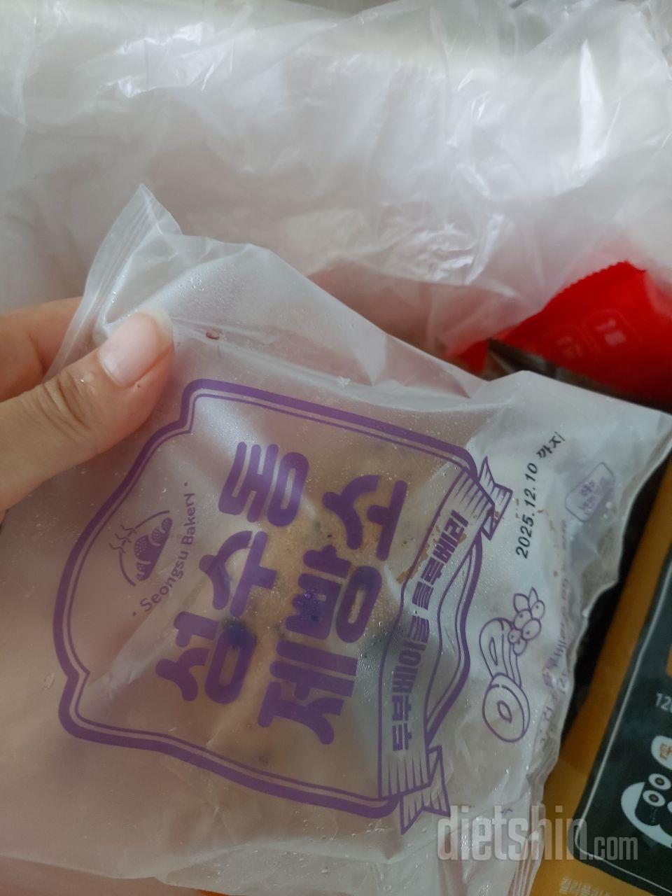 가격만큼 맛있네요. 이것저것 구매하면