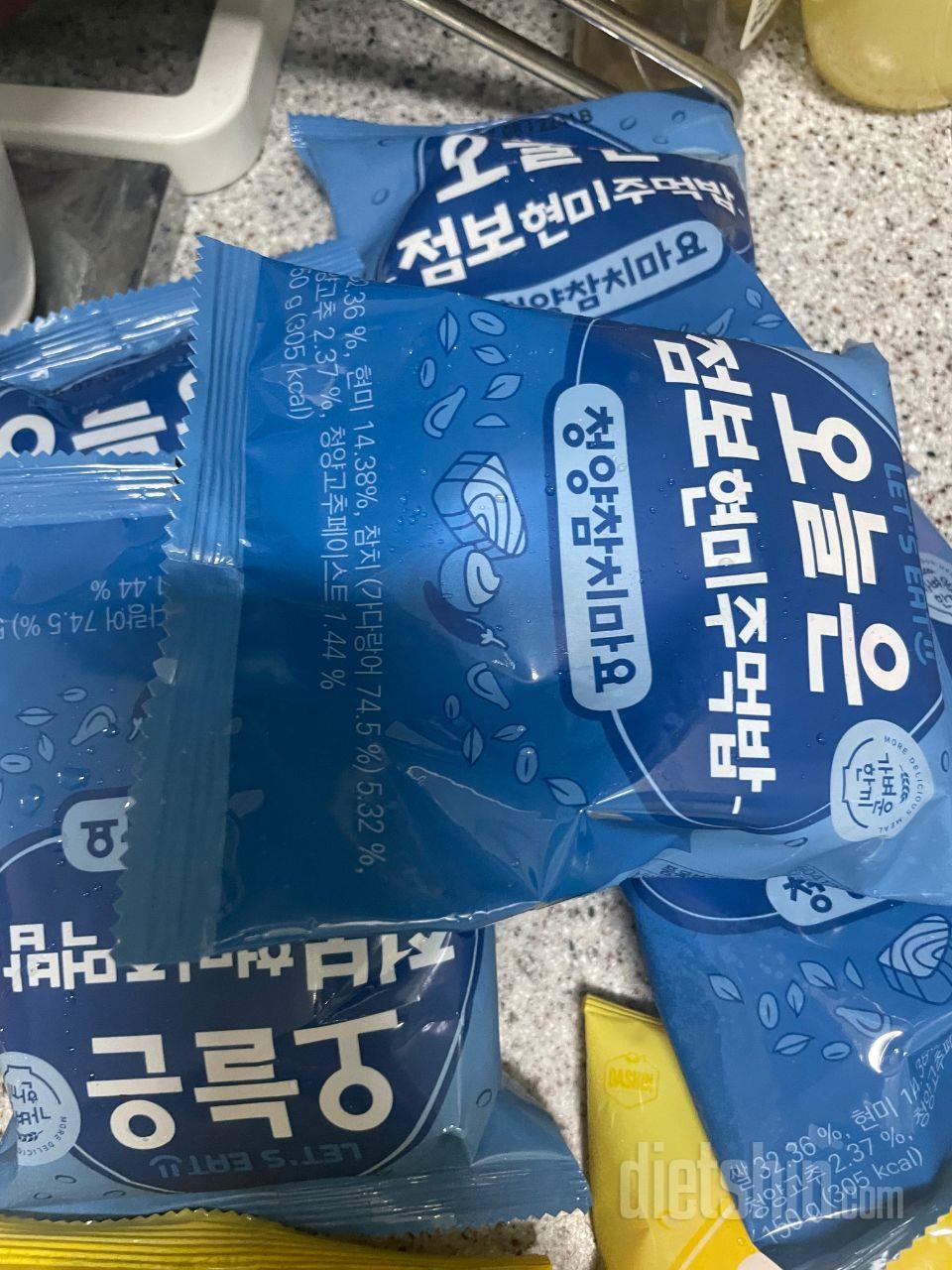 주먹밥은 처음 시켜봤는데 맛있어요!!