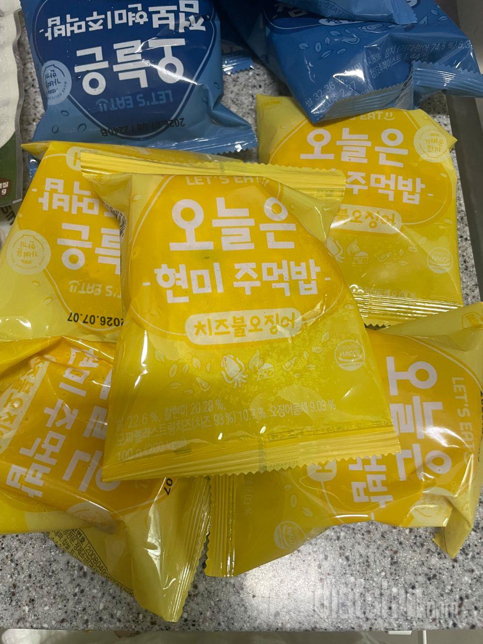 주먹밥은 처음 시켜봤는데 맛있어요!!
