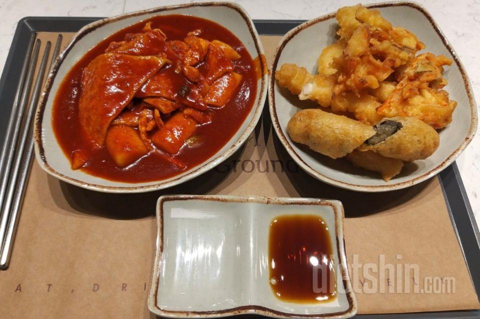 제 간식식단은 모짜렐라핫도그에 비비드