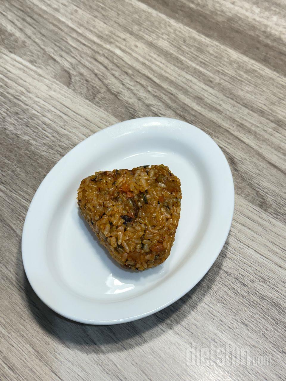 주먹밥 미챴어요... 현미 식감에 예