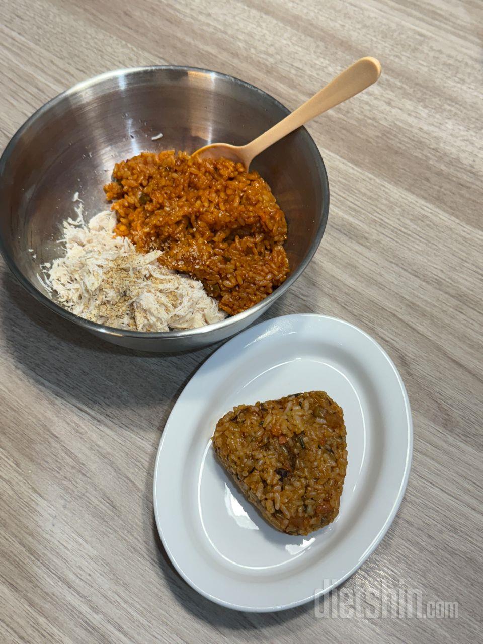 주먹밥 미챴어요... 현미 식감에 예