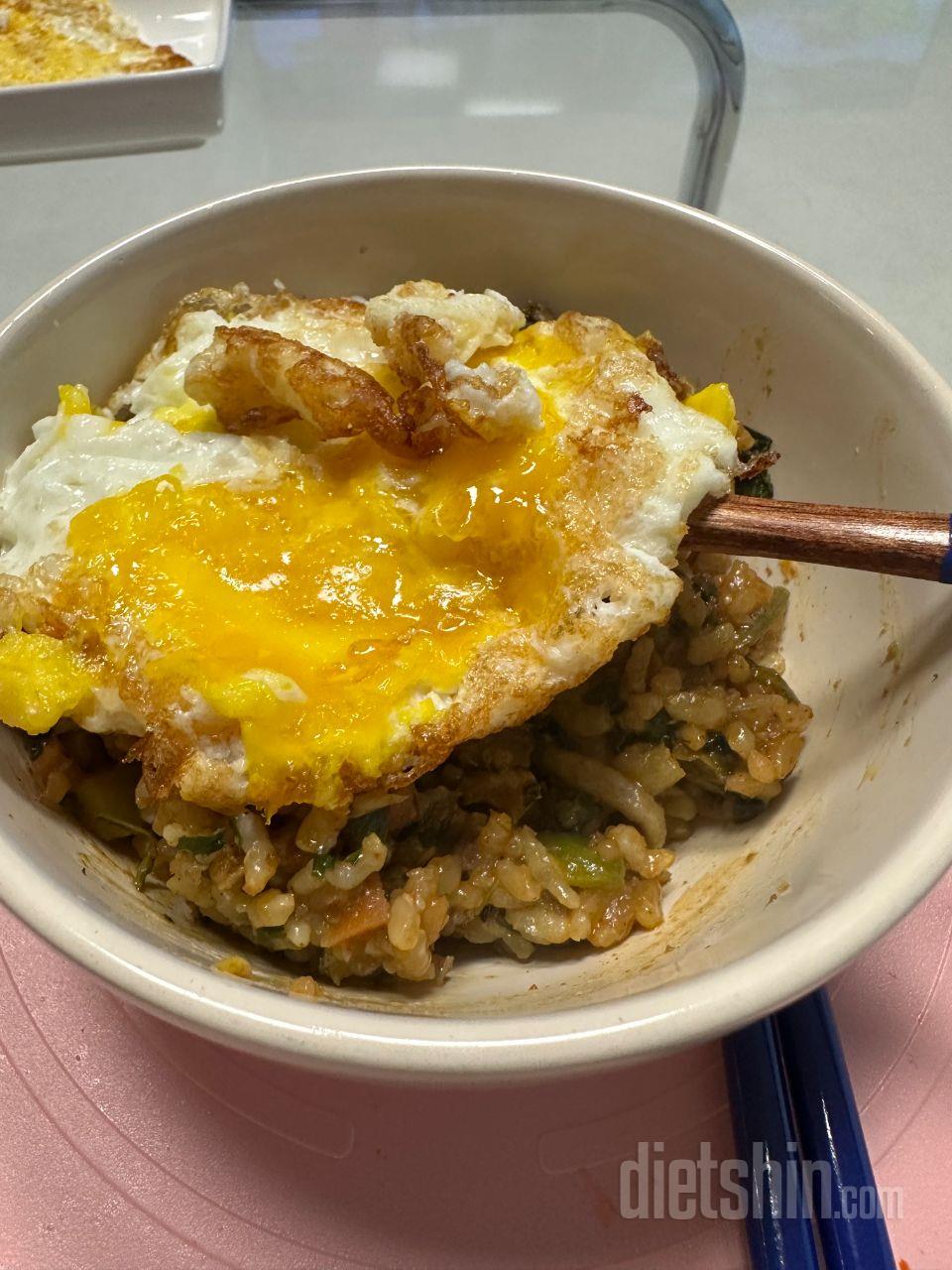 전주비빔이랑 닭갈비 맛 시켰는데 긴단