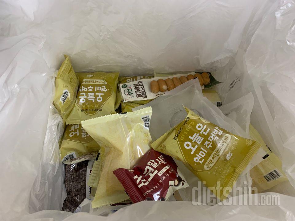 단백질 초코볼이라 그런지 약간 쓴맛이