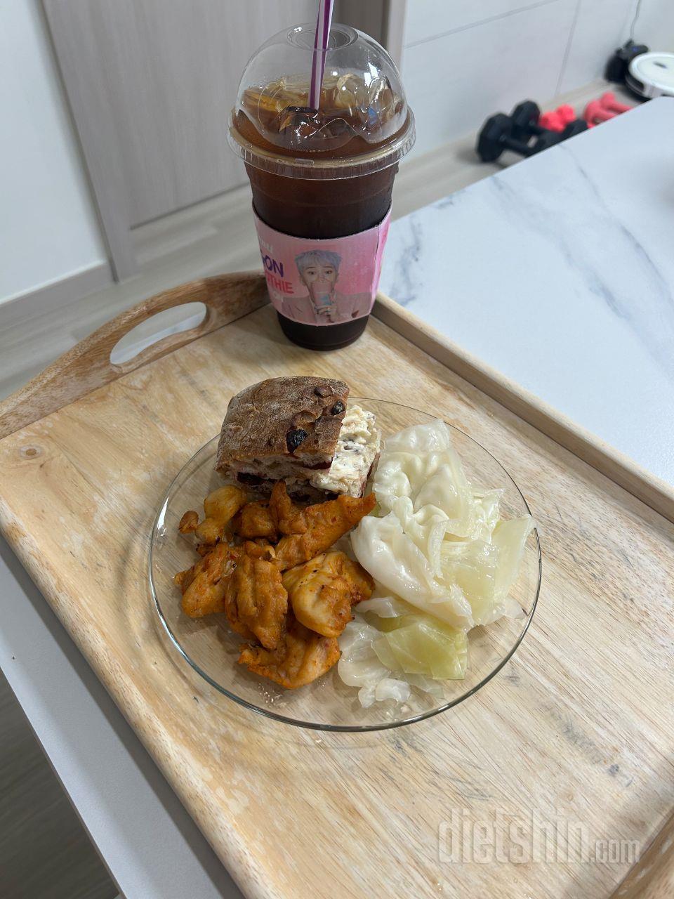 새로 나온 닭갈비맛 진짜 맛있어요
칼