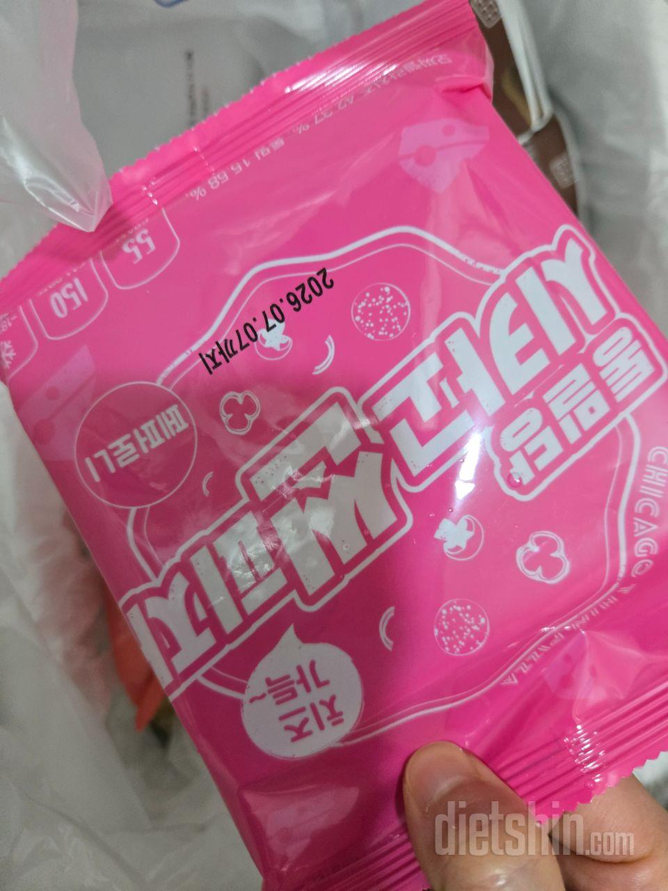 저번에 먹고 맛있어서 재주문했고 크기