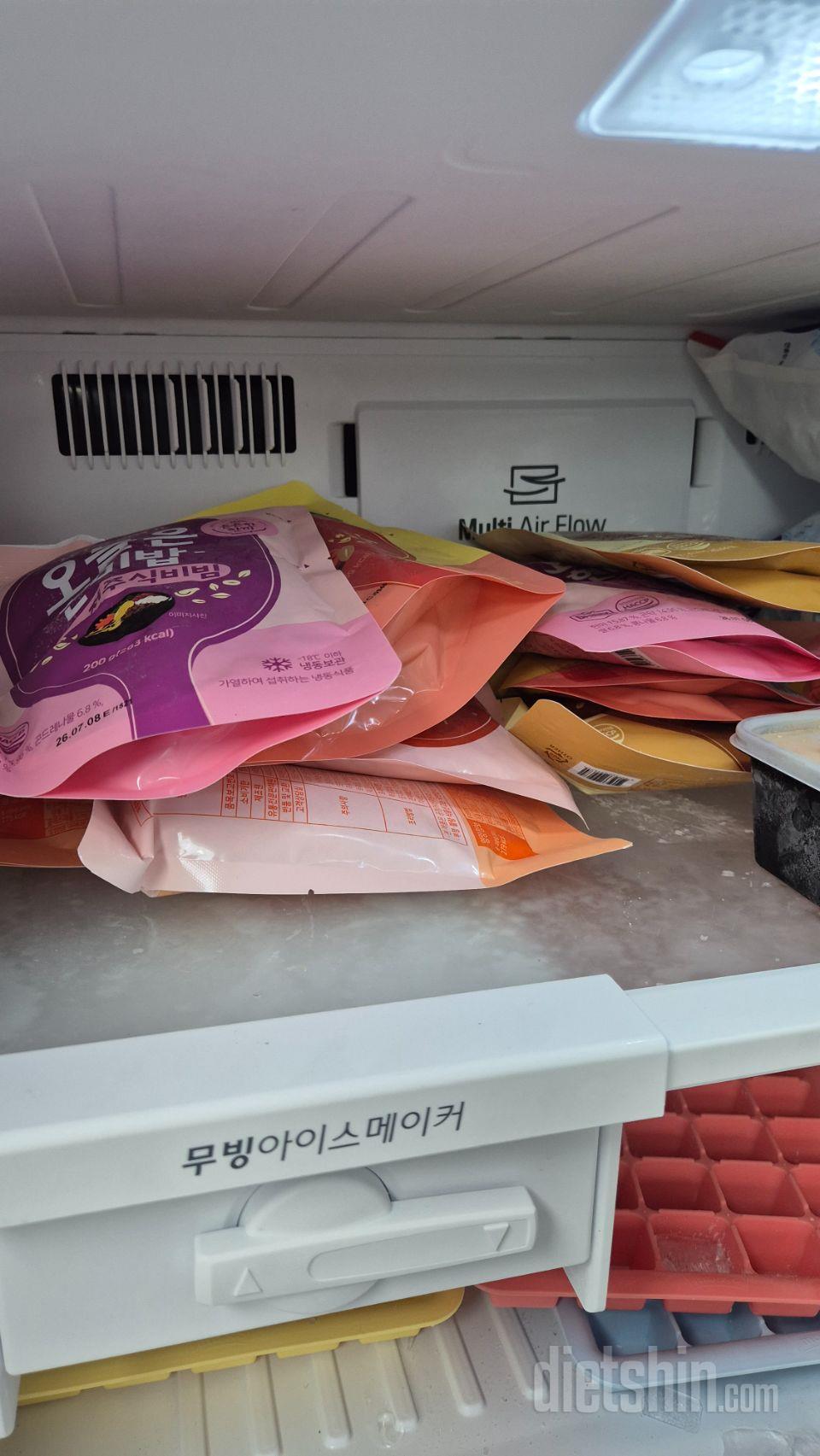 사무실 냉동고에 보관해두니 든든합니다