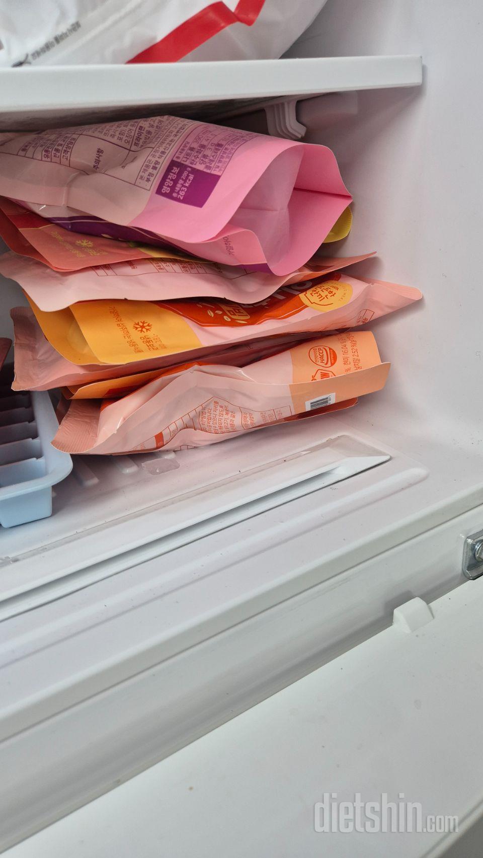 사무실 냉동고에 보관해두니 든든합니다